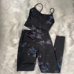 Onzie Workout Set Sports Bra and Yoga Pants